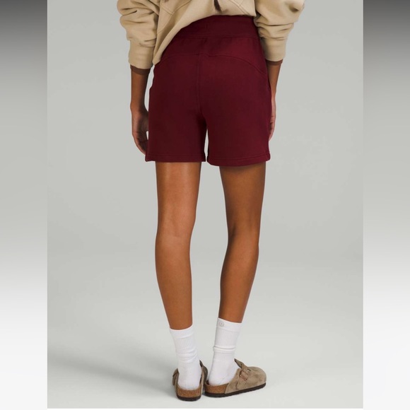 Lululemon Scuba High-Rise Short 5" in Red Merlot EUC - Picture 3 of 8